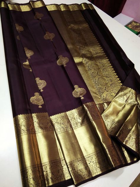 Wine Colour Pattu Saree, Sadi Design, New Dress Design Indian, Kanchipattu Sarees, South Indian Bride Saree, Saree Tassels Designs, Simple Frock Design, Bridal Sarees South Indian, Simple Saree Designs