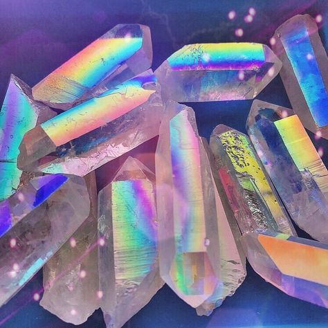 Iridescent Gemstone, Beautiful Aura, Unique Crystals, Feel Happier, Crystal Aesthetic, Unicorn Colors, Pretty Rocks, Crystal Magic, Crystal Meanings