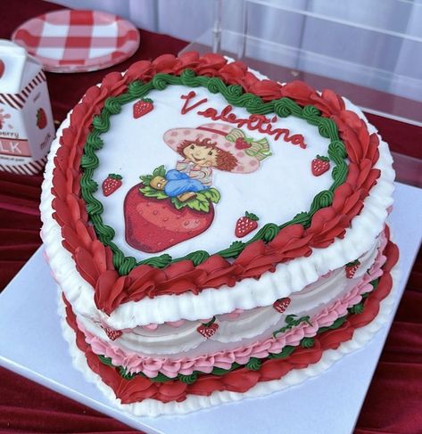 Strawberry Shortcake Birthday Cake Ideas, Strawberry Shortcake Cake Design, Strawberry Shortcake Cake Birthday, Strawberry Shortcake Decorations, Strawberry Shortcake Theme Cake, 2003 Strawberry Shortcake, Strawberry Shortcake Birthday Cake, 14th Birthday Cakes, Strawberry Birthday Cake