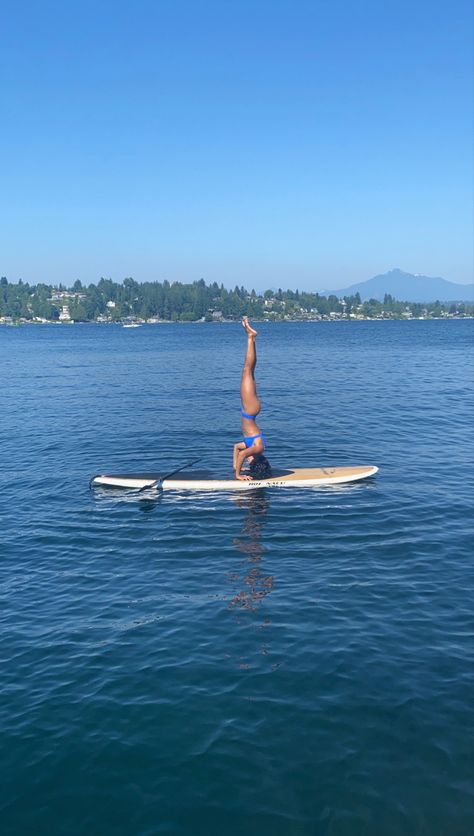 lake, paddle board, headstand Standup Paddle Board Pictures, Aesthetic Paddle Board, Paddle Boarding Pictures Aesthetic, Paddle Boarding Pictures Friends, Paddle Board Poses, Lake Paddle Boarding, Pattle Boarding Aesthetic, Aesthetic Paddle Boarding, Paddle Board Pics