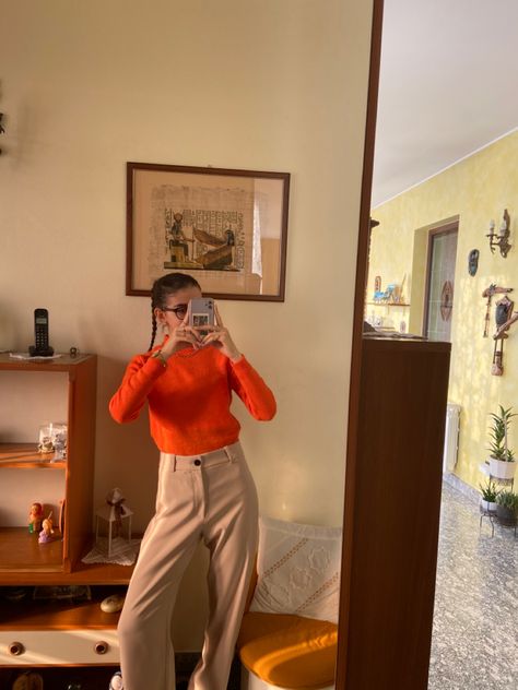 outfit idea: maglioncino arancio di Shein con pantaloni beige di Mango🤍 Beige And Orange Outfit, Orange Ootd, Beige Pants Outfit, Ootd Pinterest, Beige Jeans, Orange Outfit, Beige Outfit, Formal Pants, Beige Pants