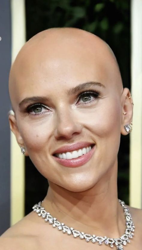 Alternative Hairstyles, Bald Beauty, Shaved Heads, Girls With Shaved Heads, Bald Head Women, Shaved Head Women, Shave Her Head, Bald Girl, Shaved Nape