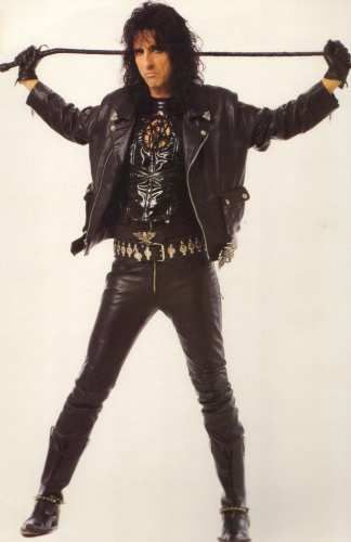 Alice Cooper. Black leather. I'm 18 and I like it. Musica Rock, Alice Cooper, Mötley Crüe, Ozzy Osbourne, Heavy Metal Bands, Black Sabbath, Pop Rock, Iron Maiden, Glam Rock