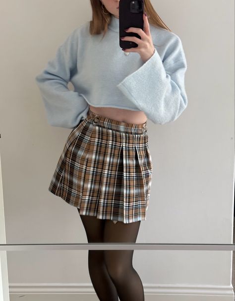 Checkered Skirt Outfit, Checkered Skirt, Blue Jumper, Skirt Outfit, Skirt Outfits, Winter Outfits, Jumper, Fall Winter, Mini Skirts