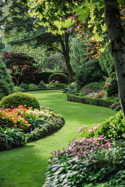 Large Gardens Low Maintenance, Big Gardens, Sophisticated Garden, Garden Layouts, Gardening Design, Big Garden, Decoration Garden, Wedding Garden, Plants Garden