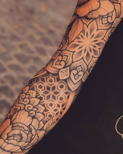 Xray Flower, Mandala Arm Tattoos, Voll Arm-tattoos, Mandala Tattoo Sleeve, Arm Sleeve Tattoos For Women, Mandala Tattoos, Geometric Sleeve Tattoo, On Tattoo, Feminine Tattoo Sleeves