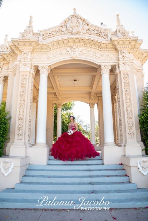 Damas And Chambelanes, Quinceanera Photo Shoot, Quinceañera Photoshoot Ideas, Royal Blue Quince, Sunset Room, Quince Pictures, Quinceanera Pictures, Quinceanera Photoshoot, Marina Village