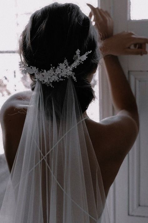 Bridal Hair Updo With Veil, Low Bun Wedding Hair, Wedding Bun, Bridal Hair Veil, Wedding Hair Up, Bridal Hair Updo, Wedding Hairstyles With Veil, Long Hair Wedding Styles, Veil Hairstyles