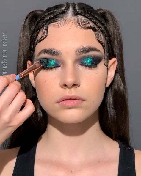 Fashion and lifestyle on Instagram: “@malvina_isfan” Sleep Makeup, Blue Smokey Eye Makeup, Eye Makeup Smokey, Spring Eye Makeup, Black Smokey Eye Makeup, Smokey Eye Makeup Look, Blue Smokey Eye, Colorful Eye Makeup, Black Makeup