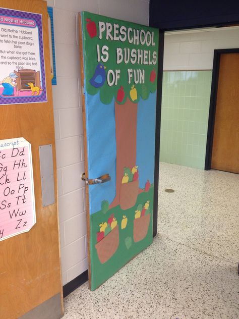 Apple Tree Door Decorations Classroom, Apple Theme Door Decoration, September Classroom Door Ideas Preschool, Apple Classroom Door Ideas, Apple Door Decorations Classroom, September Door Decorations Classroom, September Apples, Apple Theme Classroom, Preschool Door Decorations