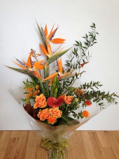 Strelitzia Flower Arrangements, Strelitzia Bouquet, Strelitzia Flower, Arrangement Ideas, Garden Crafts Diy, Flower Inspiration, Floral Ideas, Garden Crafts, Flower Shop