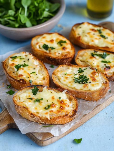 Cheesy Garlic Bread Garlic Cheese French Bread, Homemade Cheesy Garlic Bread, Garlic Bread Baguette, Garlic Bread With Cheese, Best Garlic Bread Recipe, Easy Garlic Bread, Cheese Garlic Bread, Cheesy Garlic Bread Recipe, Creamy Spinach Dip