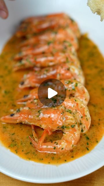 Fish Broth, Corn Fritter Recipes, Garlic Sauce Recipe, Garlic Prawns, African Cooking, Yummy Seafood, Garlic Butter Shrimp, Butter Shrimp, Garlic Butter Sauce