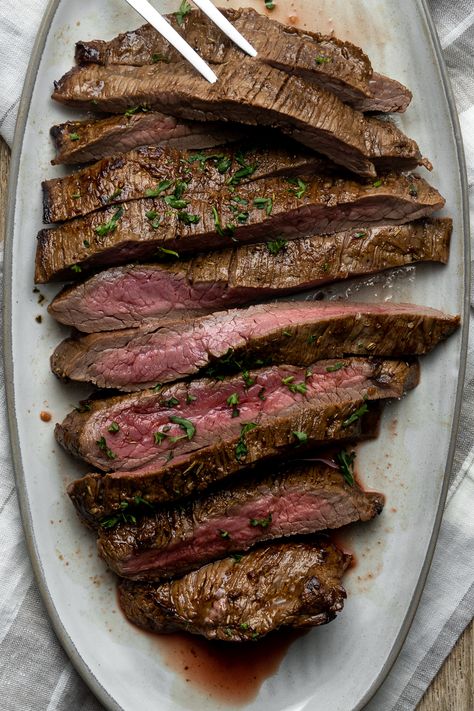 osm-63 Cast Iron Flank Steak, Flank Steak Recipe, Cinnamon Roll French, Chicken Piccata Recipe, Flank Steak Recipes, Beef Strips, Grilled Flank Steak, Macro Friendly Recipes, Cast Iron Recipes