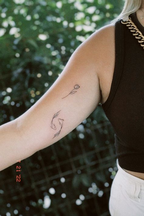 2 Fishes Tattoo, Kio Fish Tattoo For Women, Minimalistic Koi Fish Tattoo, Pisces Tattoo Fine Line, Koi Fine Line Tattoo, Koi Fish Tattoo Fineline, Koi Fish Line Art Tattoo, Fineline Koi Fish Tattoo, Fine Line Pisces Tattoo