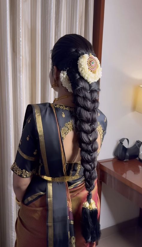 Hairstyles For Weddings Indian Bride, Hairstyle Traditional Indian, Front Hair Styles Easy For Saree, Valaikappu Hairstyles, Traditional Braids Hairstyles Indian, Pula Jada Indian Weddings, Pelli Jada, Reception Hairstyles Indian, Baby Shower Hair Styles