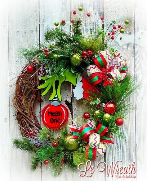 Grinch Wreath, Grinch Decorations, Grinch Christmas Party, Grinch Christmas Decorations, Burlap Christmas Wreath, Christmas Wreaths Diy Easy, Christmas Crafts For Kids To Make, Christmas Mesh Wreaths, Christmas Door Wreaths