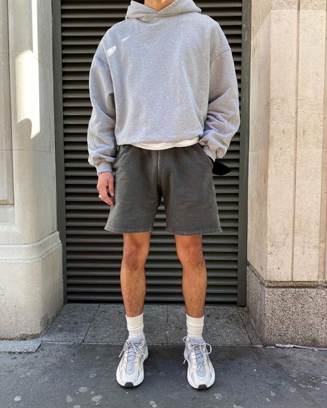 Jean-Carlo Yepez on Instagram: “Too young to be sad 🏃🏻‍♂️” California Mens Fashion, Hypebeast Fits, White Sneakers Outfit Men, Spiritual Fashion, Mens Summer Outfits, Mens Casual Outfits Summer, Street Style Outfits Men, Mens Outfit Inspiration, Mens Fashion Streetwear