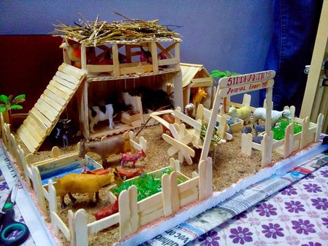 Popsicle stick animal farm Popsicle Stick Farm, Popsicle Stick Fence, Diy Farm Animals, Diaroma Ideas, Stick Fence, Plate Crafts For Kids, The Little Red Hen, Farm Diy, Transportation Crafts