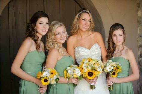 Wedding colour themes Sage Green Bridesmaid Dresses Sunflowers, Mint Green And Sunflower Wedding, Sage And Sunflower Wedding, Sage Green And Sunflower Wedding, Natural Bouquet Wedding, Wedding Ceremony Decorations Indoor, Sunflower Theme, Marriage Ideas, Sunflower Themed Wedding