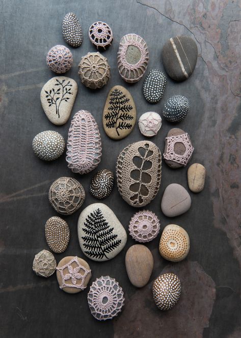 Crochet Rocks, Play Therapy Room, Crochet Stone, Painted Pebbles, Crochet Inspo, One Day I Will, Weaving Projects, Paper Garland, Pebble Painting