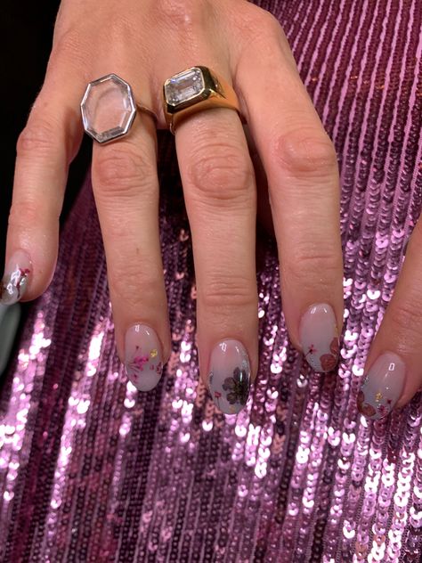 Blake Lively Nails, Pressed Flower Nails, Flower Manicure, Free Guy, Turkey Thanksgiving, Flower Nail Art, Beauty Design, Art Trends, Cool Diy Projects