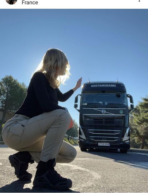 Lisa Kelly Trucker, Women Truck Driver, Lisa Kelly, Girl Trucker, Women Trucker, Transport Companies, Show Trucks, Big Rig Trucks, Truck Driver