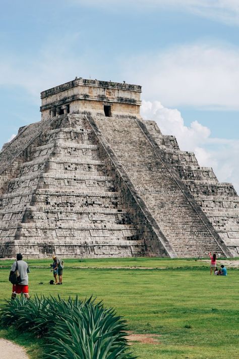 Chichén Itzá, Mexico Best Tropical Vacations, Path To Heaven, Chichen Itza Mexico, Adventurous Things To Do, Mayan Riviera, Riviera Maya Mexico, Travel Locations, Stairway To Heaven, Film Set