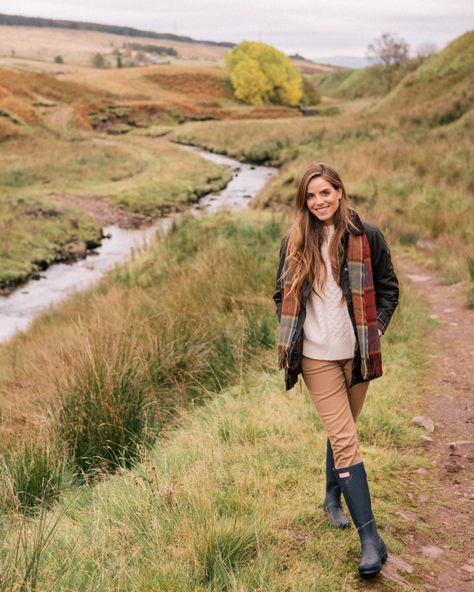 Climbing Outfit Woman, Climbing Outfits, Winter Style Guide, Hunter Boots Outfit, Julia Berolzheimer, Hiking Outfit Women, And So It Begins, Barbour Jacket, Hiking Outfit Winter