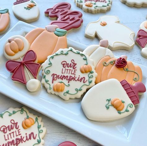 Fall Baby Shower Cookies Girl, Pumpkin Baby Shower Cookies, Pumpkin Theme Baby Shower, Lil Pumpkin Baby Shower, Thanksgiving Baby Shower, Halloween Sweet Treats, Cookies Decorated With Royal Icing, Fall Baby Shower Themes