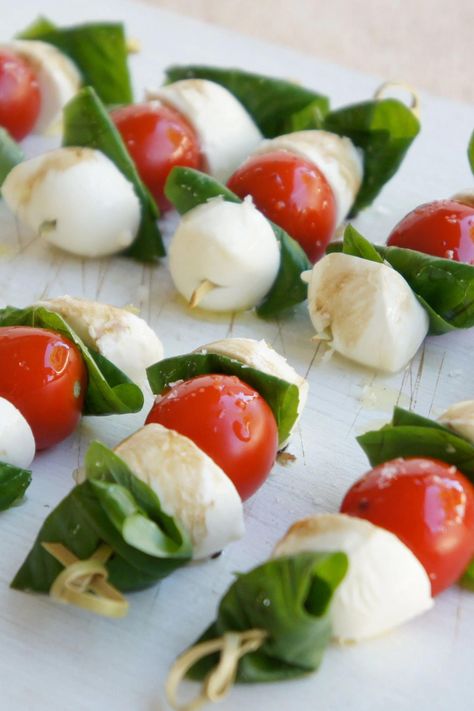 Bellissimo! These tomato and bocconcini skewers make the perfect appetisers for party season. Bocconcini Skewers, Tomato Bocconcini Skewers, Tomato Bocconcini Salad, Tomatoe Basil Bocconcini Salad, Mini Prawn Cocktail Canapes, Balls Recipe, Entertaining Recipes, Perfect Appetizers, Balsamic Vinegar