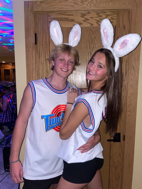 Bugs and Lola Bugs Bunny And Lola Costume Black Couple, Lola Bunny And Bugs Bunny Costume Couple, Lola And Bugs Bunny Costume Couple Halloween, Lola And Oscar Costume, Lola Bunny Costume Couple, Bugs Bunny Couple Costume, Fantasia Lola Bunny, Zootopia Couple Costume, Lola Bunny Disfraz