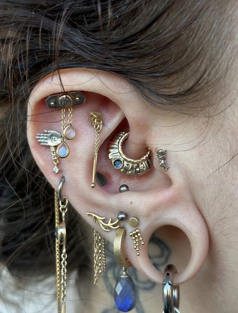 Cool Ear Piercings, Pretty Ear Piercings, Cool Piercings, Ear Style, Body Jewelry Piercing, Dope Jewelry, February 9, Stretched Ears, Made Jewelry