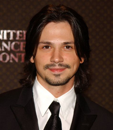 Freddy Rodriguez- I love the characters he plays and he's the best of cute and sexy. Just look at that dimple:) Celeb Hairstyles, Puerto Rican Men, Celeb Quotes, Freddy Rodriguez, Makeup Celebrity, Latin Men, Types Of Guys, Celebration Quotes, Celebrity Makeup