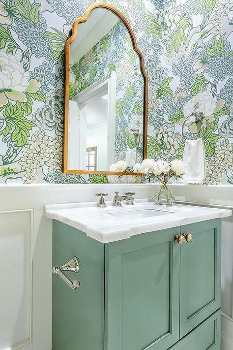 Half Bathroom Decor Ideas, Blue Green Bathrooms, Makeover Kamar Mandi, Powder Room Remodel, Half Bathroom Decor, Green Vanity, Blue Floral Wallpaper, Pretty Bathrooms, Powder Room Design