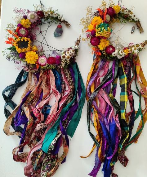 Spring Equinox Crafts, Happy Beltane, Cottagecore Crafts, Bake Sweets, Atrapasueños Diy, Hippie Crafts, Horseshoe Crafts Projects, Bohemian Crafts, Creative Garden Decor