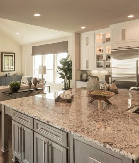 House Kitchen Ideas, Taupe Kitchen, Kitchen Granite, Beige Kitchen, Granite Countertops Kitchen, Design Apartment, Kitchen Upgrades, Diy Kitchen Cabinets, Kitchen Cabinet Colors