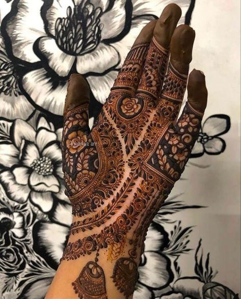 Mehndi Designs Dubai Style, Mehndi Designs Dubai, Dubai Style Mehndi, Mehndi New, Beautiful Simple Mehndi Design, Hand Mehendi, Beautiful Mehndi Designs, Short Mehndi Design, Front Mehndi Design