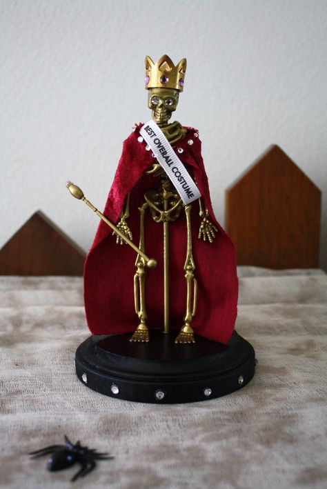 Best overall costume award Halloween Trophy Ideas, Skeleton Trophy, Best Costume Award, Overall Costume, Halloween Trophies, Halloween Prizes, Trophy Ideas, Award Trophy, Halloween Dance