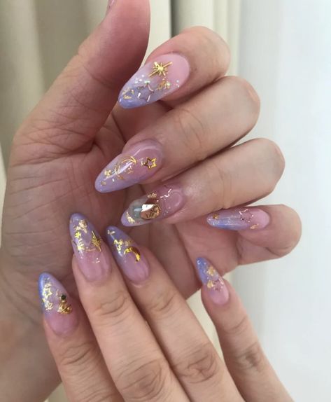 12 Cool Manicures Trends That Are Taking Over This Season Mystical Nails, Celestial Nails, Mystic Nails, Hottest Nail Trends, Manicure Designs, Witch Vibes, Leopard Print Nails, Minimalist Nail Art, Tartan Design