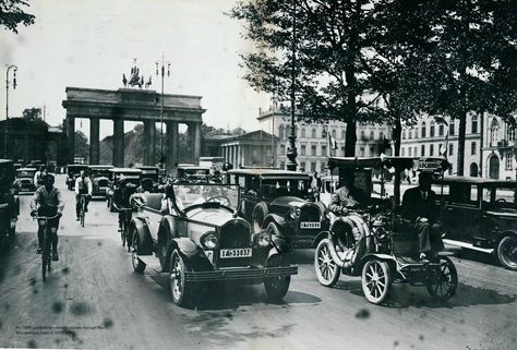 Explore janwillemsen's photos on Flickr. janwillemsen has uploaded 73847 photos to Flickr. Unter Den Linden, World History Classroom, Interwar Period, Kaiser Wilhelm, Ap World History, History Activities, History Of Photography, Magazine Photography, Rare Photos