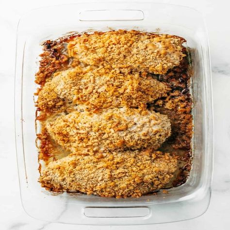 If you're making chicken cutlets but run out of breadcrumbs, you can substitute tons of ingredients in your kitchen like crushed potato chips, corn flakes, Ritz crackers, pretzels, or even nuts. Ritz Recipes, Crispy Roasted Chicken, Pretzel Crusted Chicken, Ritz Cracker Recipes, Ritz Cracker Chicken, Cracker Chicken, Ritz Cracker, Chicken Breast Seasoning, Smoked Chicken