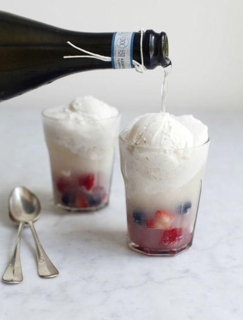 10 Wine (Yes, Wine!) Floats to Make This Summer - Brit + Co Wine Ice Cream Float, Wine Float, Wine Ice Cream, Boozy Ice Cream, Ice Cream Cocktails, Ice Cream Float, Ice Cream Floats, Root Beer Float, Classic Desserts