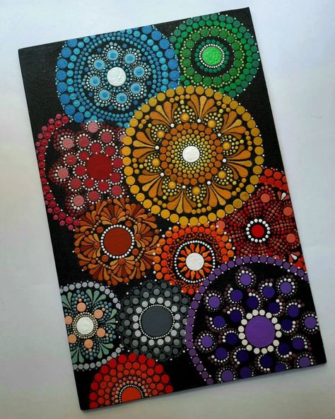 Black Paper Art, Art Mandala Design, Dotted Drawings, Easy Mandala, Easy Mandala Drawing, Simple Mandala, Water Colours, Color Circle, Art Mandala