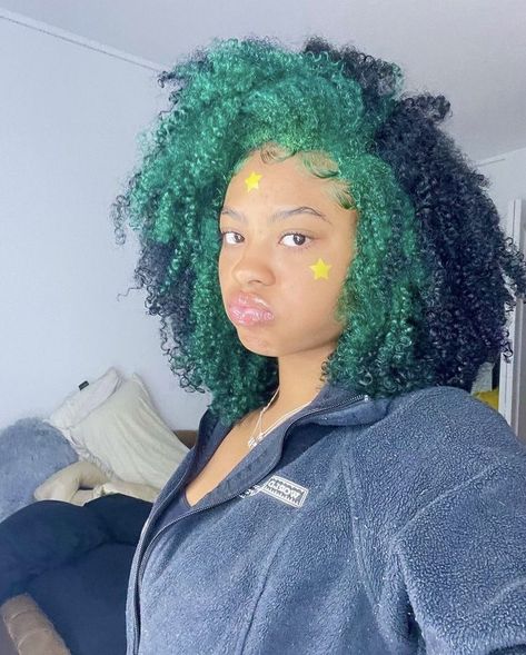 African American Dyed Hair, Hair Color Ideas For Black Women Curly, Blue Highlights Natural Hair Black Women, Green Skunk Stripe Curly Hair, Colorful 4c Hair, Hair Dye Combo Ideas, Dark Green Natural Hair Black Women, Parts To Dye Your Hair, Colorful Natural Hair For Black Women