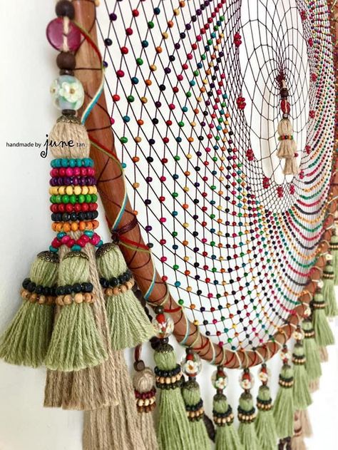 Crochet Hula Hoop Dreamcatcher, Crochet Hula Hoop, Atrapasueños Diy, Bohemian Crafts, Dream Catcher Patterns, Dream Catcher Decor, Dream Catcher Craft, Large Dream Catcher, Macrame Wall Hanging Patterns