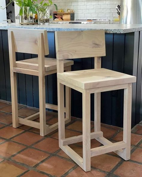 Bar Chairs Diy, Diy Bar Stools, Diy Counter, Table And Benches, Bar Height Chairs, Diy Stool, Bar Stools With Backs, Counter Height Chairs, Built In Bookcase