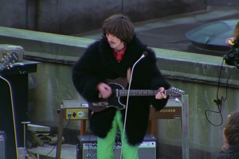 George Harrison Rooftop, John Lennon And George Harrison, Beatles Outfit, Glyn Johns, Beatles Get Back, Beatles Fashion, Paul Mccartney Ringo Starr, Sunshine Photos, Billy Preston