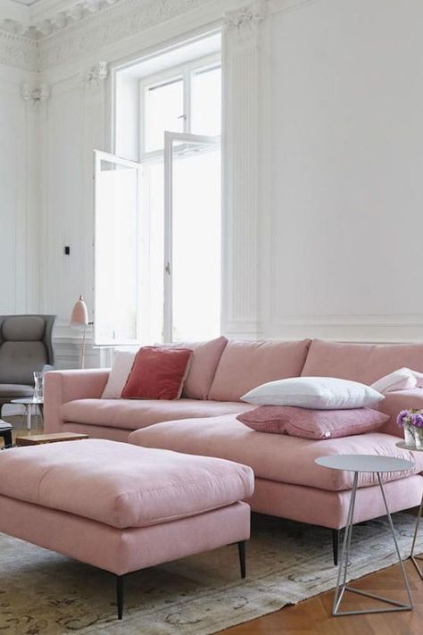 Blush Pink Couch, Dusty Pink Sofa, Pink Chesterfield Sofa, Sofa Color Ideas, Pink Couch Living Room, Pink Sofa Living Room, Sofa Colour Combinations, Blush Sofa, Pink Velvet Couch