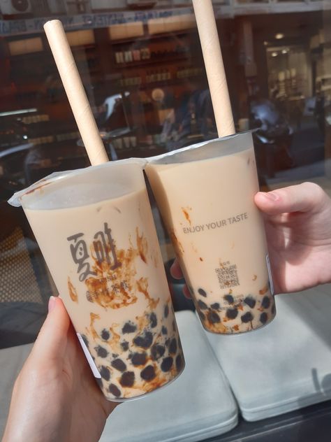 #bobatea #bobamilktea #tapioca #pearlmilktea #milk #tea #sugar Boba Date, Boba Milk, Boba Tea, Milk Tea, Milk, Tea, Drinks, Tableware, Quick Saves